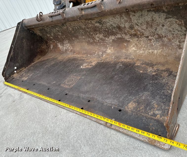 image for item NH9086 2006 New Holland LS180B skid steer loader