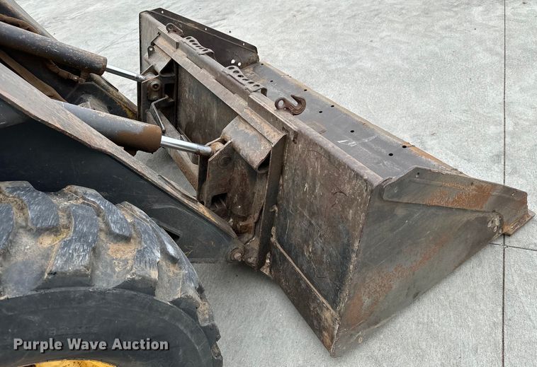 image for item NH9086 2006 New Holland LS180B skid steer loader