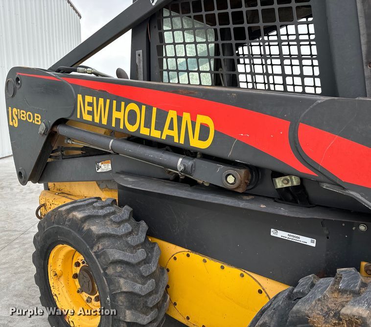 image for item NH9086 2006 New Holland LS180B skid steer loader