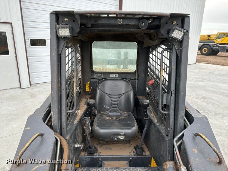 image for item NH9086 2006 New Holland LS180B skid steer loader