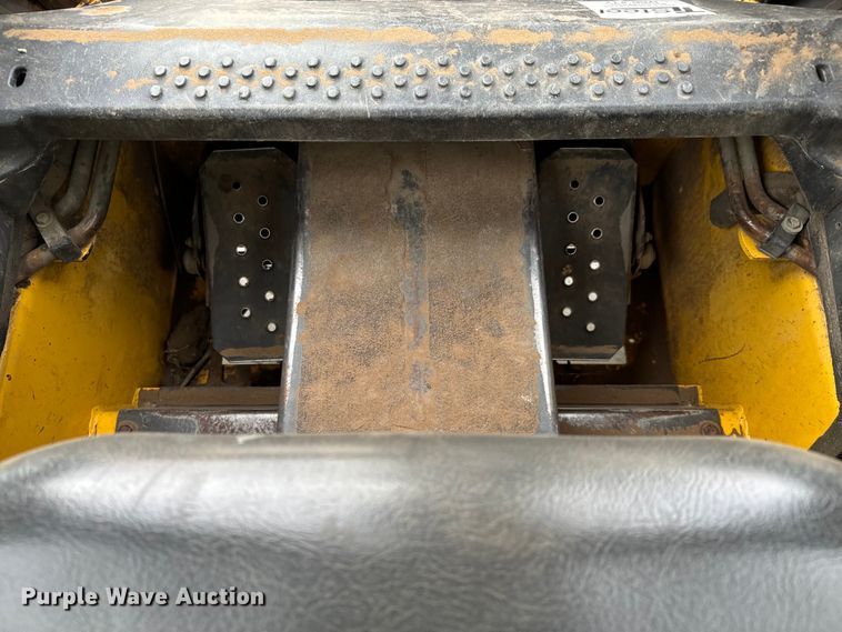 image for item NH9086 2006 New Holland LS180B skid steer loader