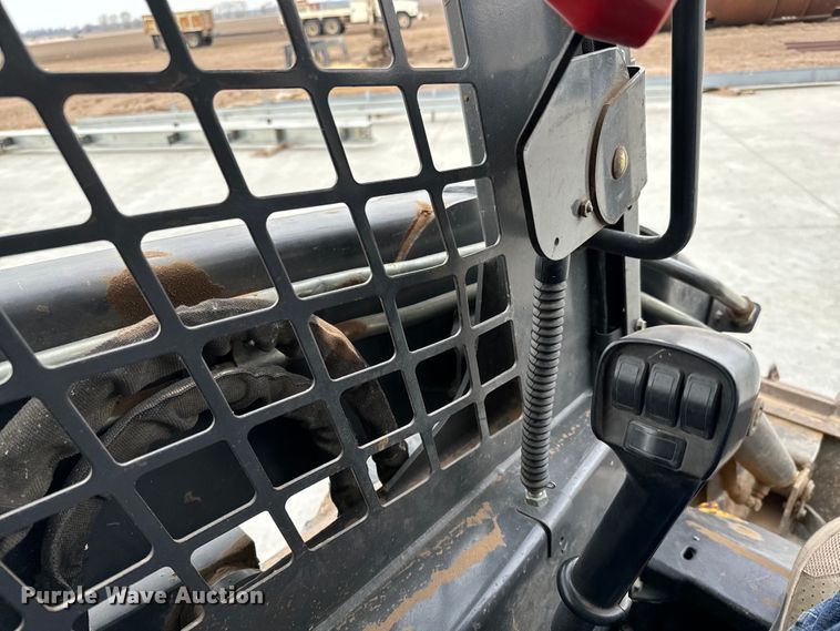 image for item NH9086 2006 New Holland LS180B skid steer loader