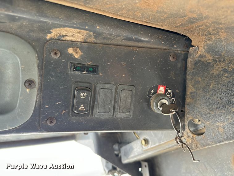 image for item NH9086 2006 New Holland LS180B skid steer loader