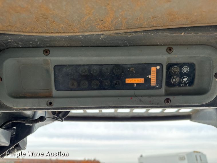 image for item NH9086 2006 New Holland LS180B skid steer loader