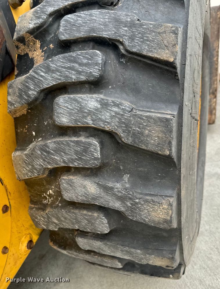 image for item NH9086 2006 New Holland LS180B skid steer loader