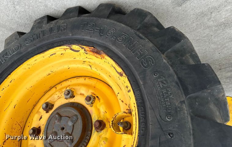 image for item NH9086 2006 New Holland LS180B skid steer loader