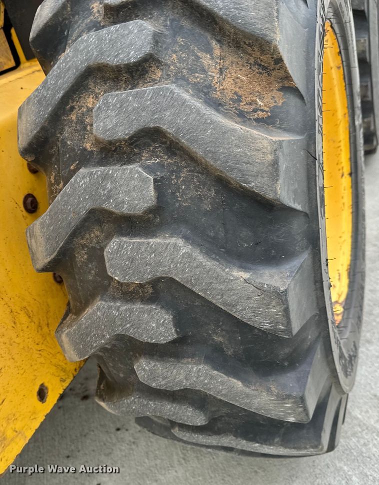 image for item NH9086 2006 New Holland LS180B skid steer loader