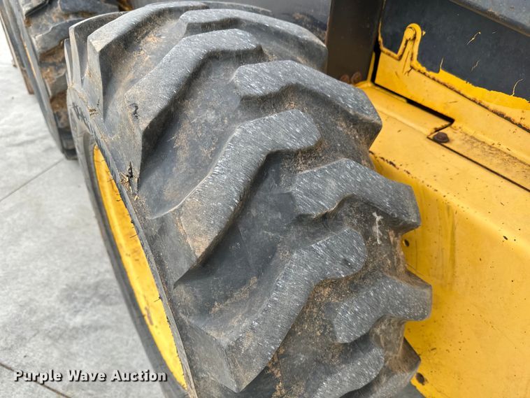 image for item NH9086 2006 New Holland LS180B skid steer loader