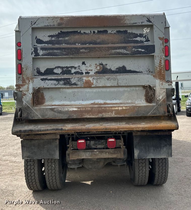 image for item NH9116 2018 Peterbilt 567 dump truck