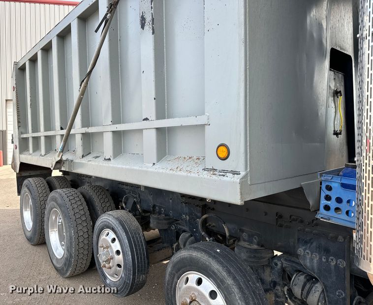 image for item NH9116 2018 Peterbilt 567 dump truck
