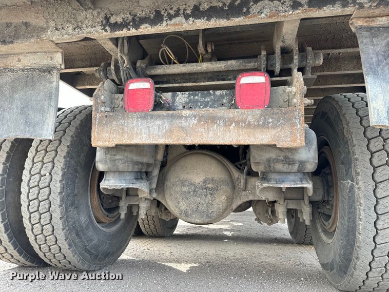 image for item NH9116 2018 Peterbilt 567 dump truck