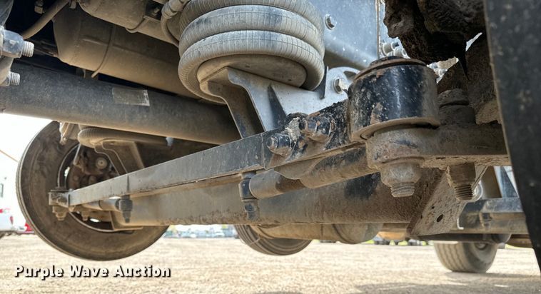 image for item NH9116 2018 Peterbilt 567 dump truck