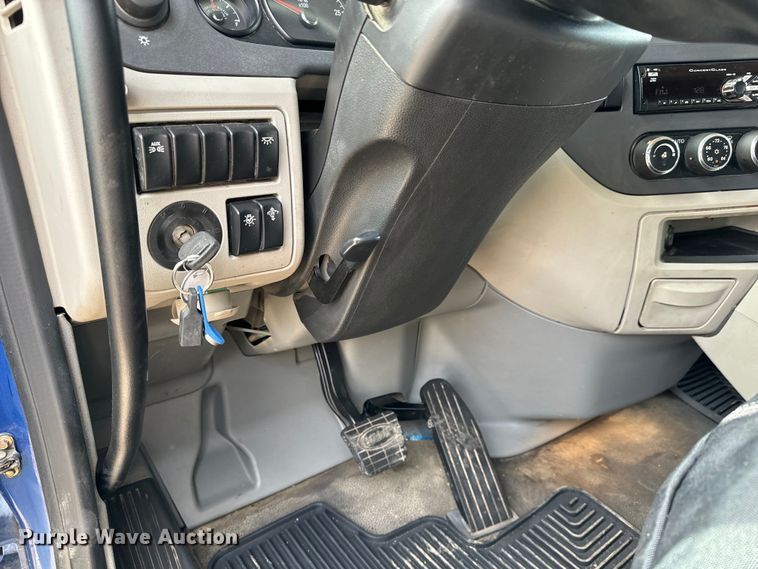 image for item NH9116 2018 Peterbilt 567 dump truck