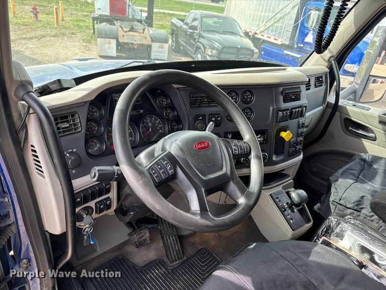 image for item NH9116 2018 Peterbilt 567 dump truck