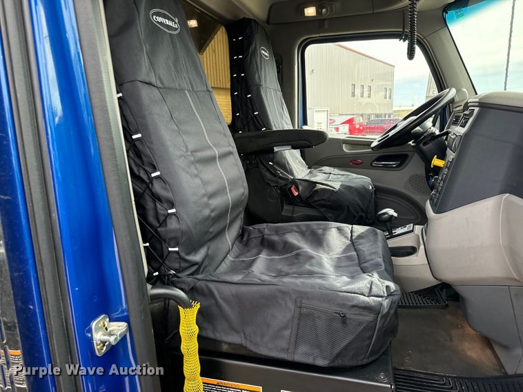 image for item NH9116 2018 Peterbilt 567 dump truck