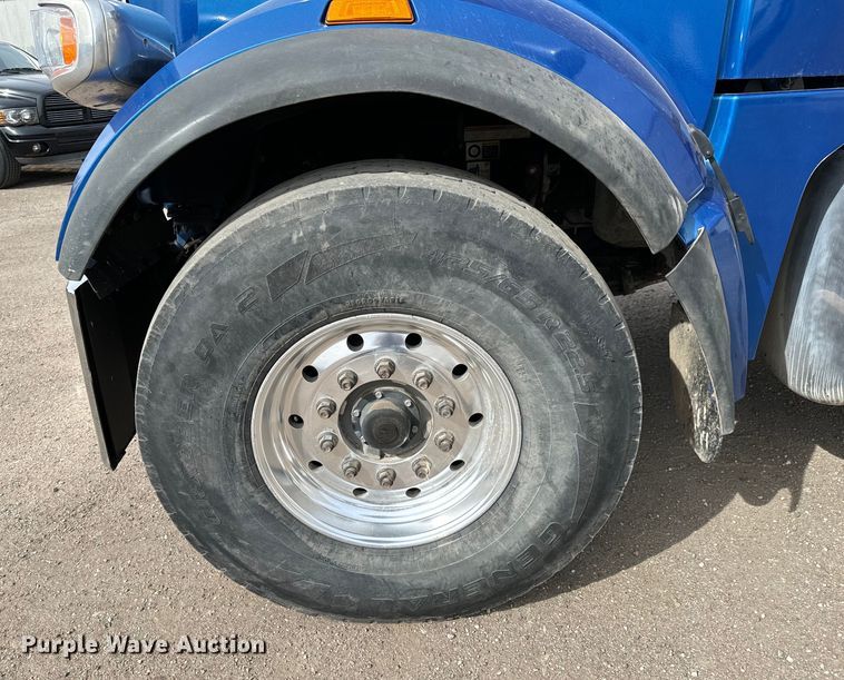 image for item NH9116 2018 Peterbilt 567 dump truck