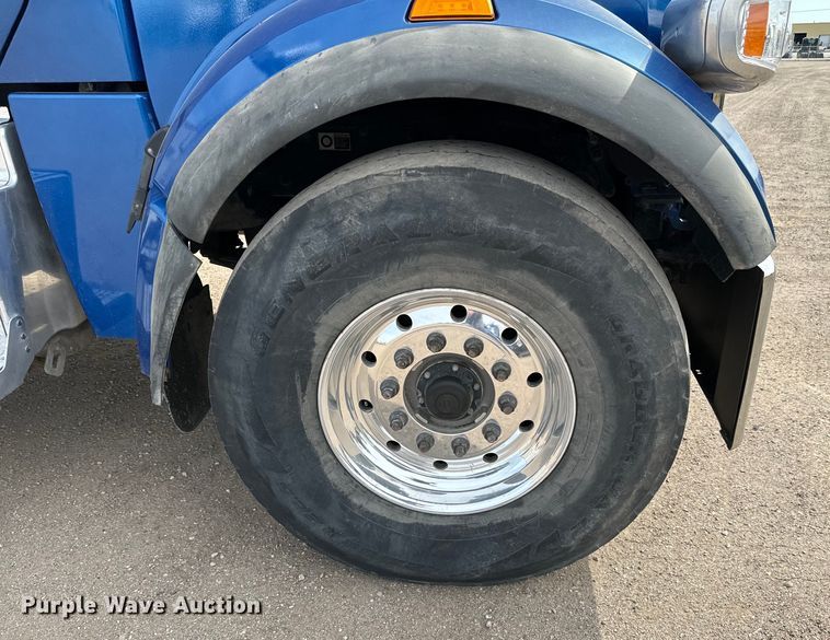 image for item NH9116 2018 Peterbilt 567 dump truck