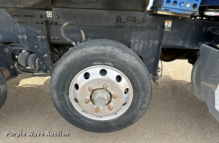 image for item NH9116 2018 Peterbilt 567 dump truck