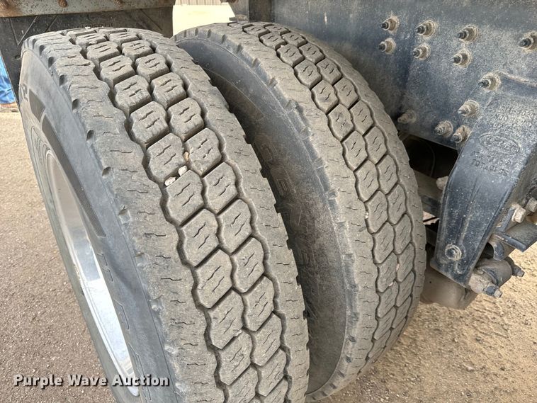 image for item NH9116 2018 Peterbilt 567 dump truck