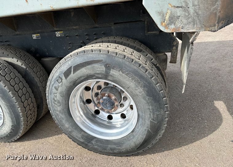 image for item NH9116 2018 Peterbilt 567 dump truck