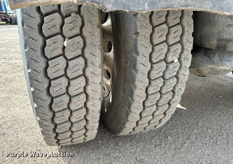 image for item NH9116 2018 Peterbilt 567 dump truck