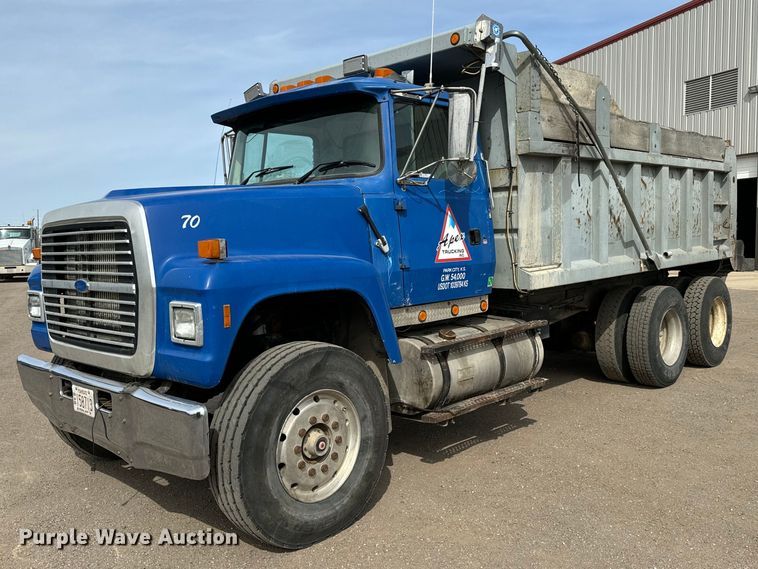 image for item NH9117 1997 Ford L9000 dump truck