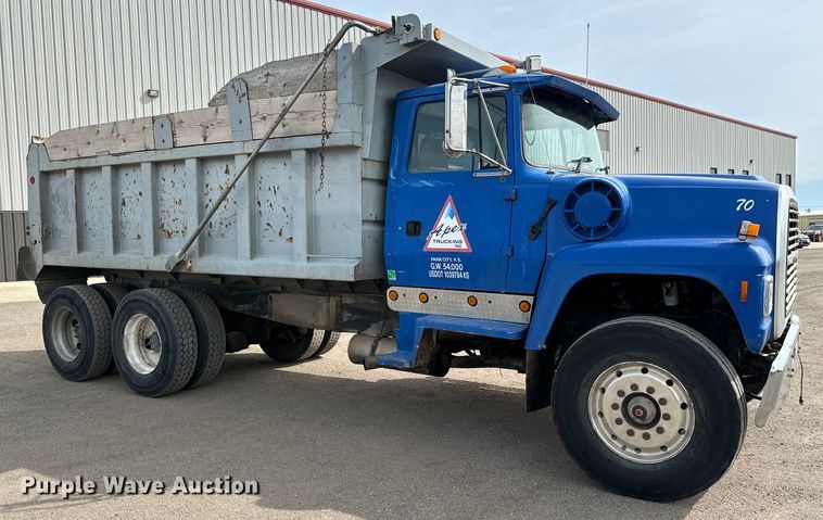 image for item NH9117 1997 Ford L9000 dump truck