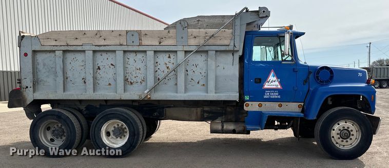 image for item NH9117 1997 Ford L9000 dump truck