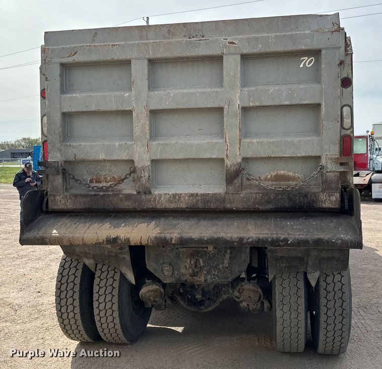image for item NH9117 1997 Ford L9000 dump truck