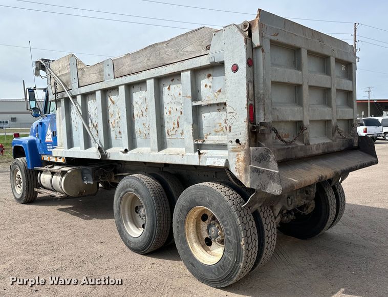 image for item NH9117 1997 Ford L9000 dump truck