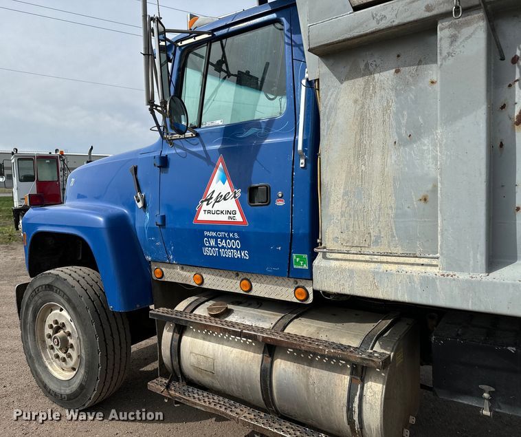 image for item NH9117 1997 Ford L9000 dump truck