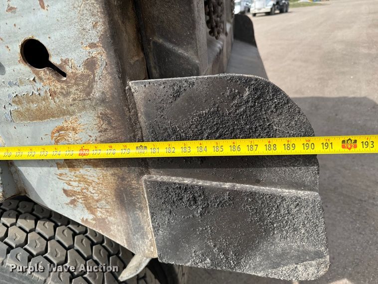 image for item NH9117 1997 Ford L9000 dump truck