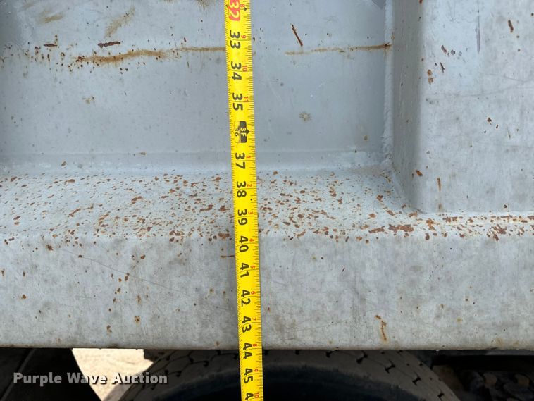 image for item NH9117 1997 Ford L9000 dump truck