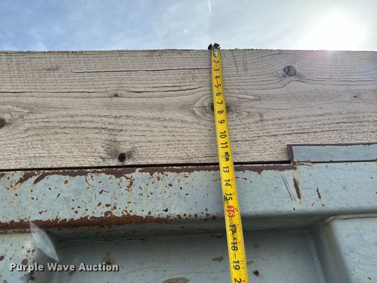 image for item NH9117 1997 Ford L9000 dump truck