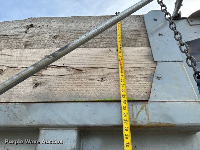 image for item NH9117 1997 Ford L9000 dump truck