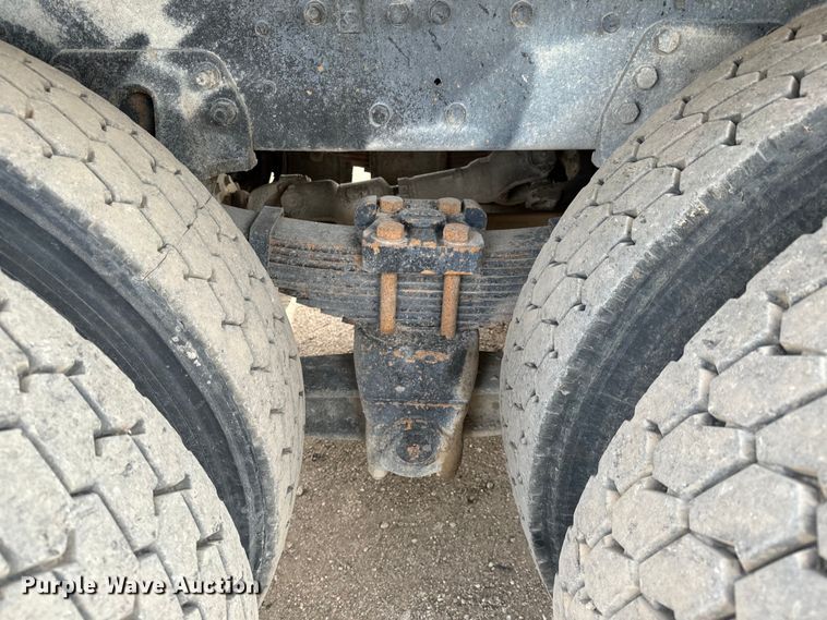 image for item NH9117 1997 Ford L9000 dump truck