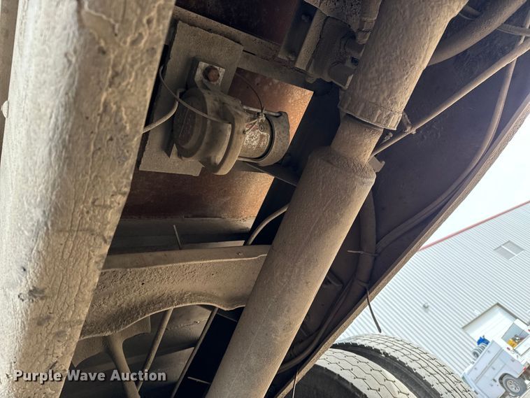 image for item NH9117 1997 Ford L9000 dump truck