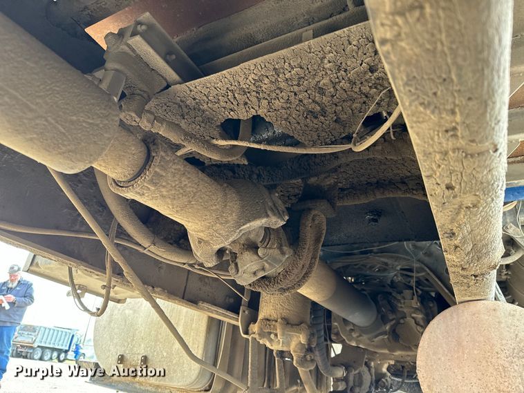 image for item NH9117 1997 Ford L9000 dump truck