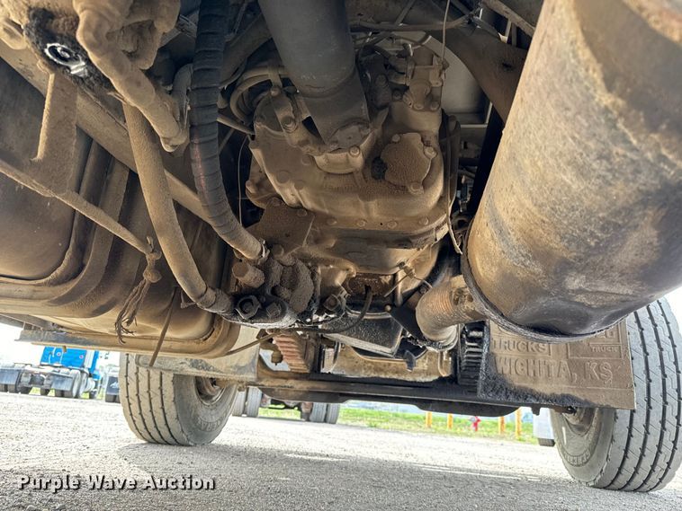 image for item NH9117 1997 Ford L9000 dump truck