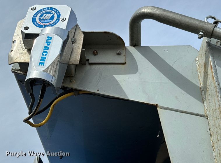 image for item NH9117 1997 Ford L9000 dump truck