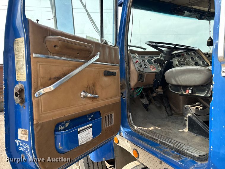 image for item NH9117 1997 Ford L9000 dump truck