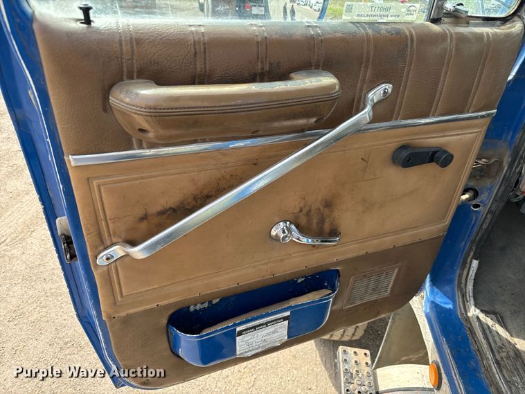 image for item NH9117 1997 Ford L9000 dump truck