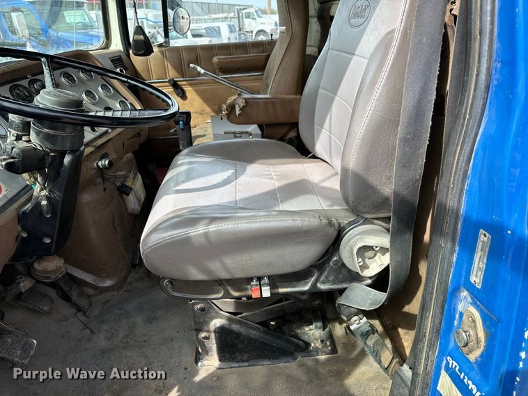 image for item NH9117 1997 Ford L9000 dump truck