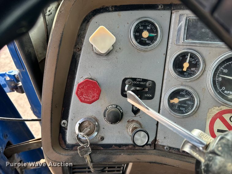 image for item NH9117 1997 Ford L9000 dump truck