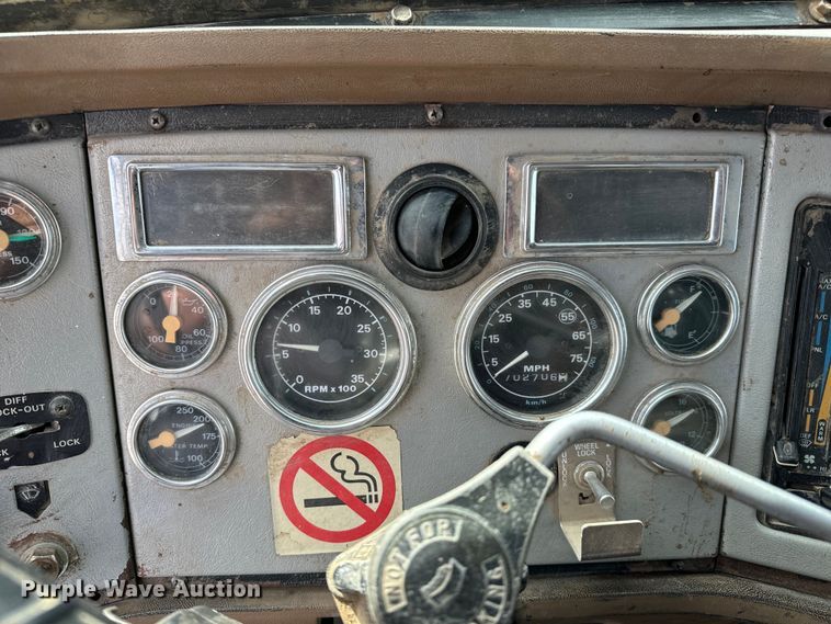 image for item NH9117 1997 Ford L9000 dump truck