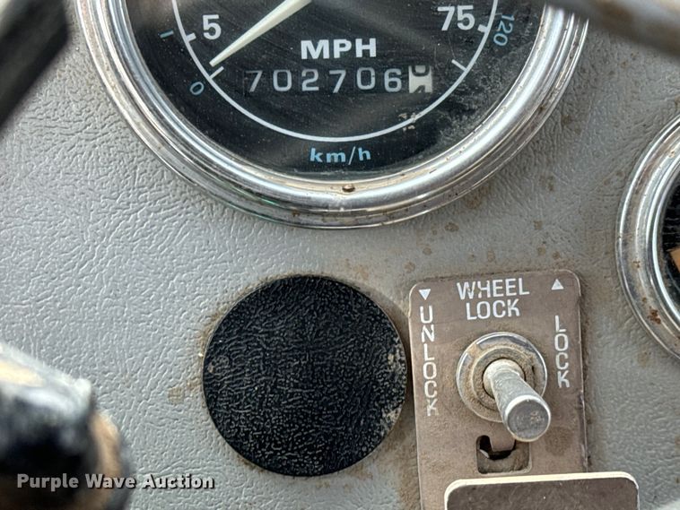 image for item NH9117 1997 Ford L9000 dump truck