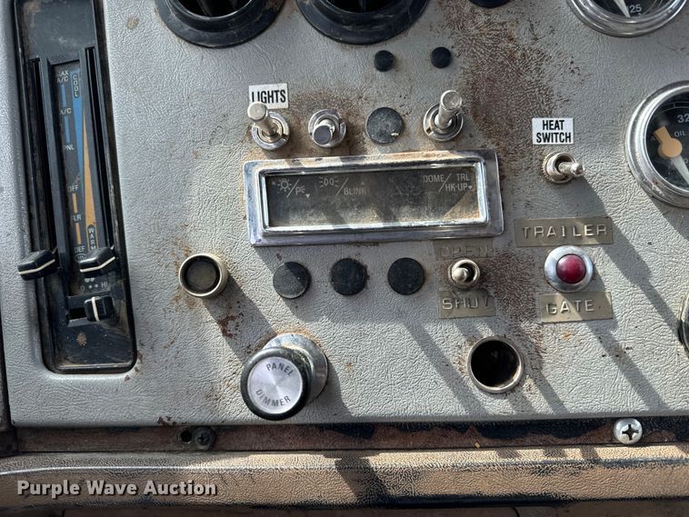 image for item NH9117 1997 Ford L9000 dump truck