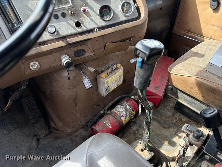 image for item NH9117 1997 Ford L9000 dump truck