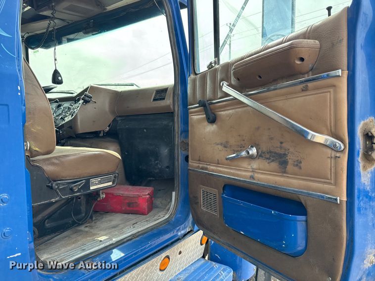 image for item NH9117 1997 Ford L9000 dump truck