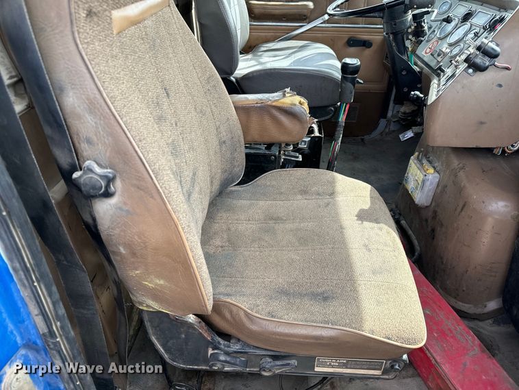 image for item NH9117 1997 Ford L9000 dump truck